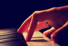 中超:上海海港队2-0长春亚泰队.